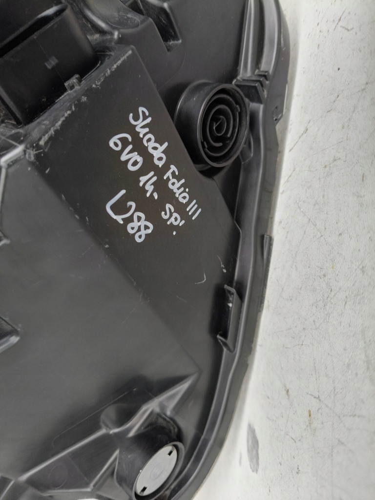 фото №10, Лампа правая фара skoda fabia iii 3 6v 6v0 14-