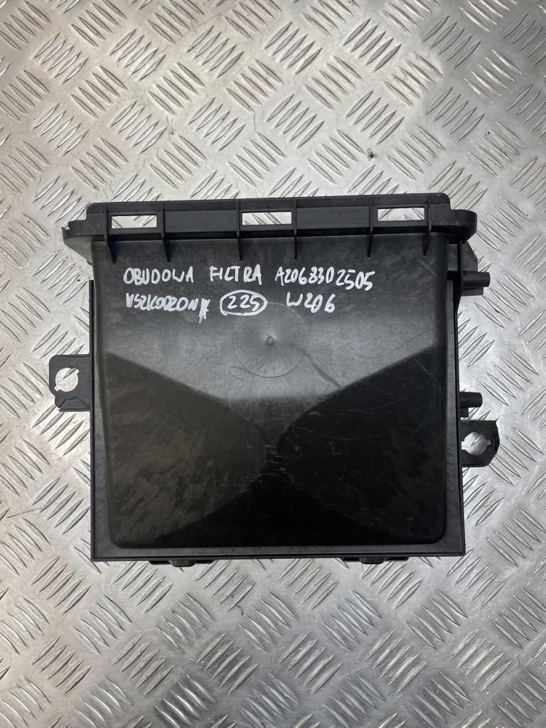 фото №1, Mercedes w206 защита кронштейн корпус фильтра воздуха a2068302505