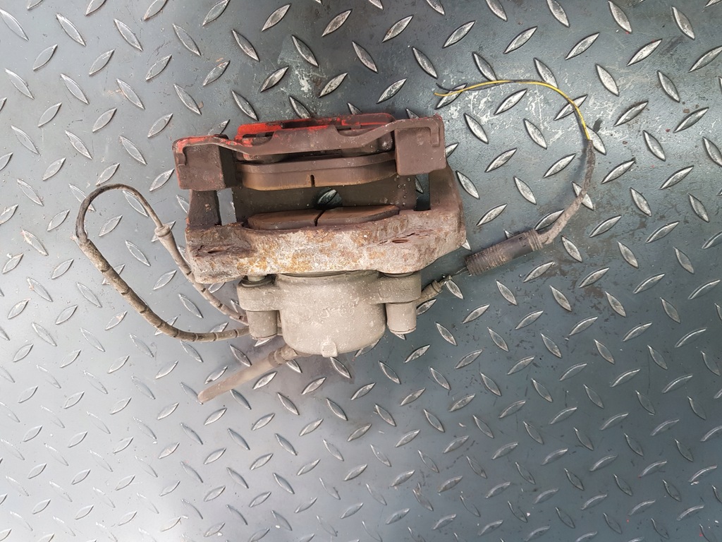 фото №6, Супорт гальмівний скоба гальмівні колодки датчик kpl лівий перед bmw e39 525d