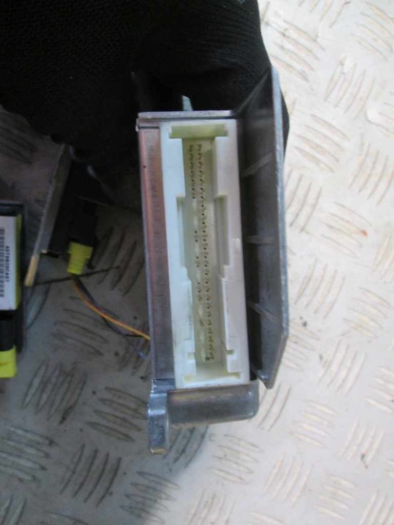 фото №5, Датчик модуль подушка безпеки bmw seria 3 e39 8372521