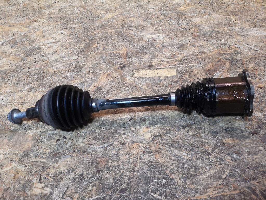 Купити Vw audi seat skoda привідний вал ліва 5q0404271db