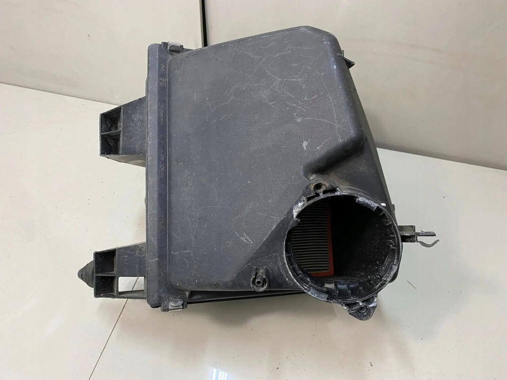 фото №1, A6 c5 2.5 корпус фильтра воздуха 4b0133837f