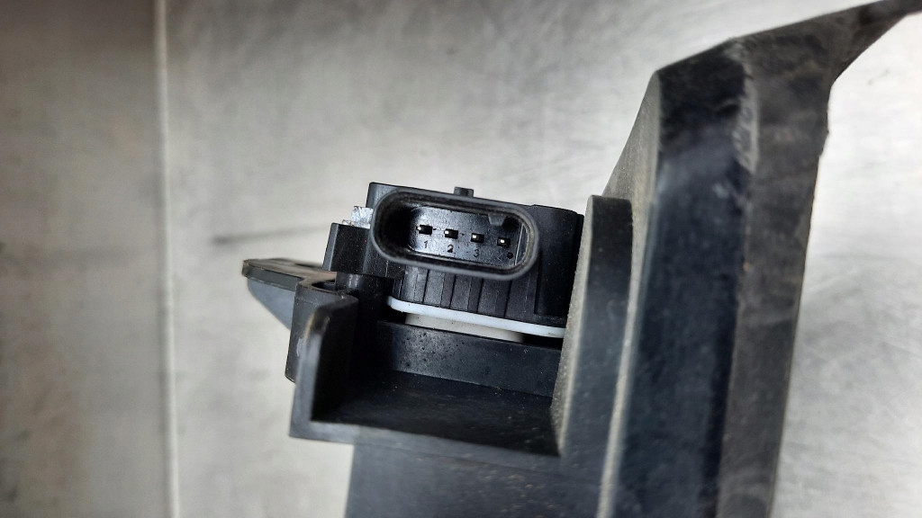 фото №16, Шторка жалюзі впуск повітря оригінальний номер 31455423 volvo xc40 ii 18-