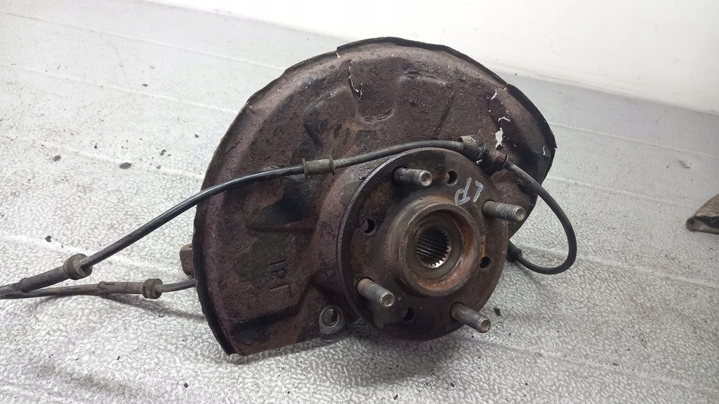 фото №1, Поворотний кулак ліва перед volvo v40 01r kombi 1.9dci