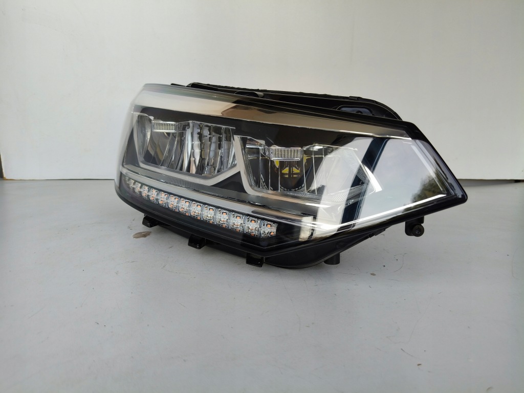 фото №1, Лампа правая фара vw touran 5ta 16- full led