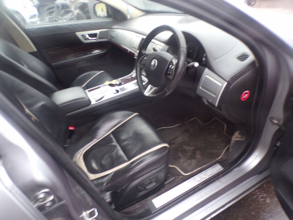 фото №13, Двері лівий задня jaguar xf lift sedan лак: ljz