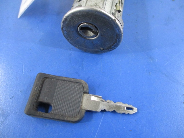 фото №3, Renault rapid express 84-96 1.6d замок запалювання колодка