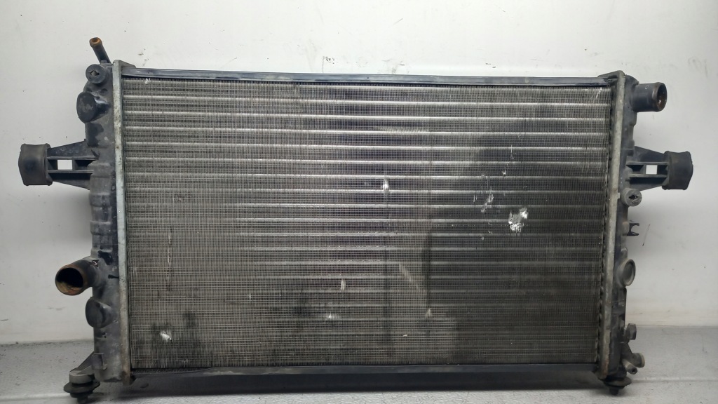 Купити Радіатор води opel astra g 2 00r