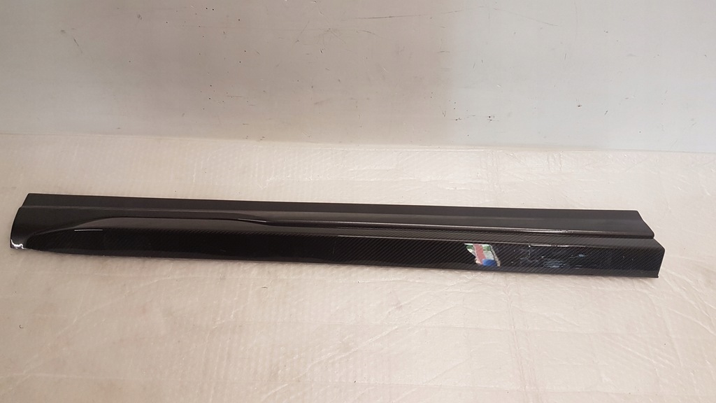 фото №1, Молдинг дверь левый перед maserati levante карбон 670118931