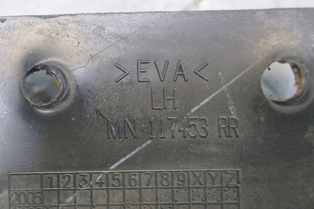 фото №10, Mitsubishi l200 бризковик правий задня mn117453 h181