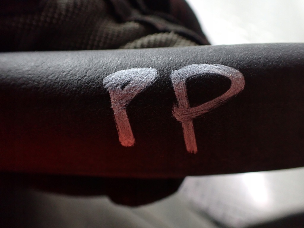 Прокладка дверь правая  перед vw passat b7 2.0 tdi седан dsg 10127 Цена