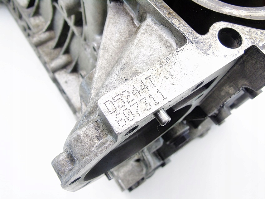 фото №13, Блок двигуна 2.4 d5 volvo xc90 xc60 xc70 v70 2 3 s60 s80 2 30677367