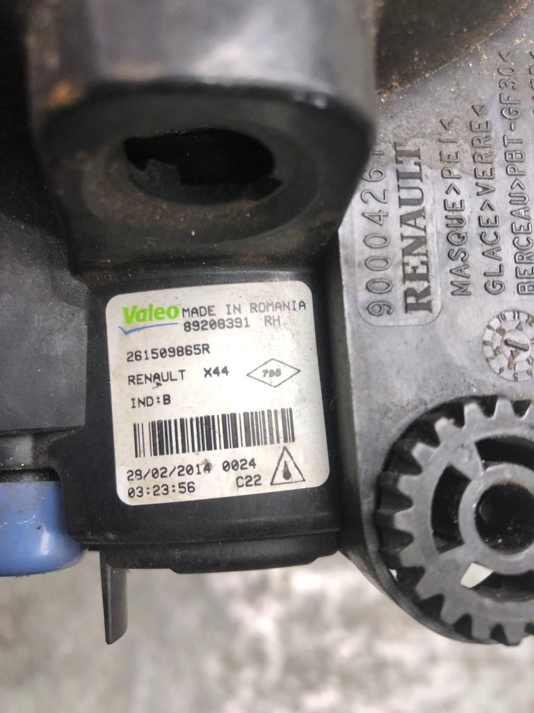 Протитуманна фара правий перед renault twingo ii рестайлінг  261509865r Оригінал