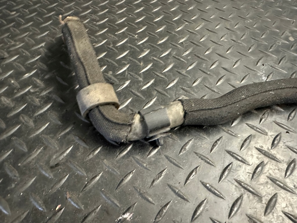 фото №4, Шланг води audi a8 d4 4.2 tdi cds 4h0121088ab