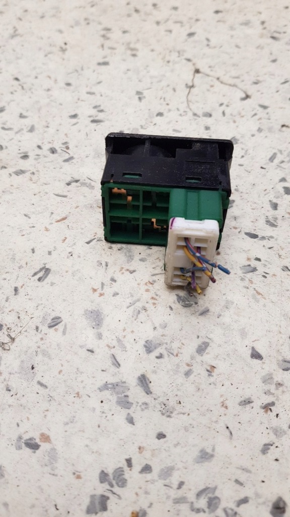 фото №2, Кнопка регулировки зеркал primera p11 lift