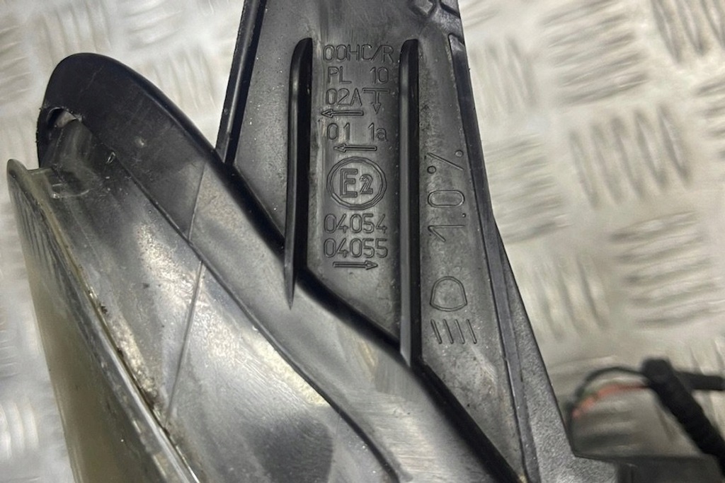 фото №10, Лампа правая передняя toyota aygo _b1_ 811100h010 1.0l бензиновый 50kw 2007