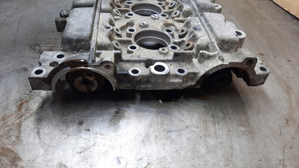 фото №8, Крышка клапанов 1001761 007 валы volvo s60 2.4b