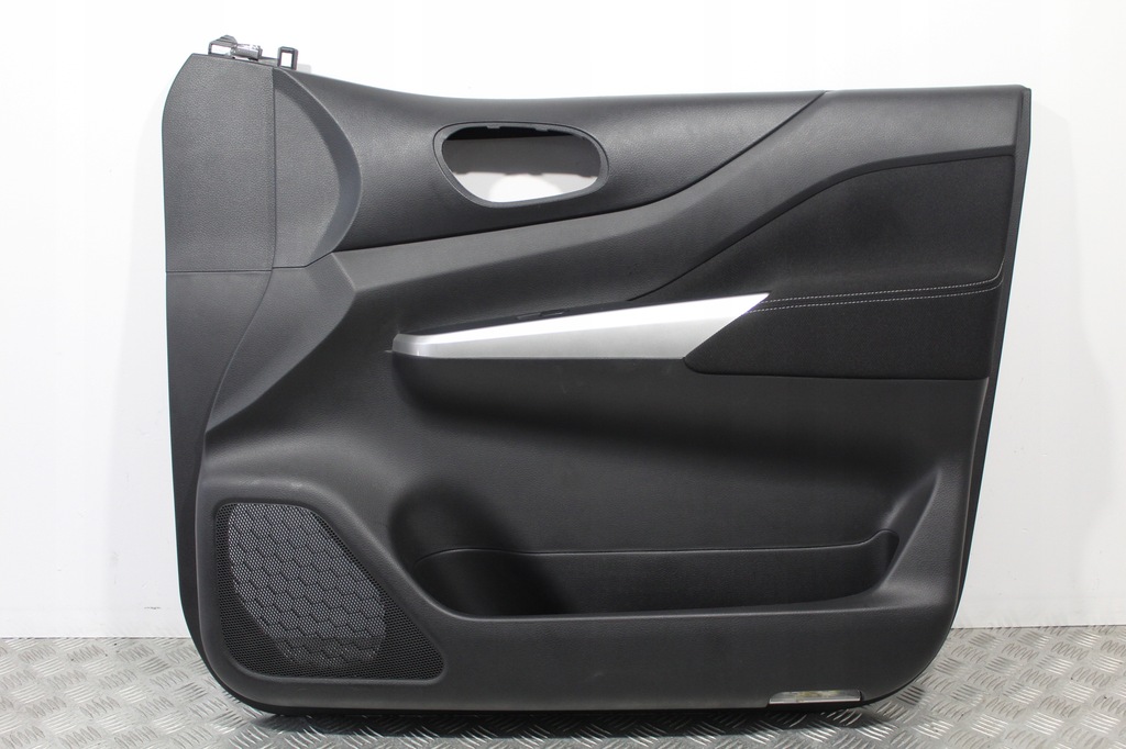 фото №1, Обшивка двері правий перед renault alaskan