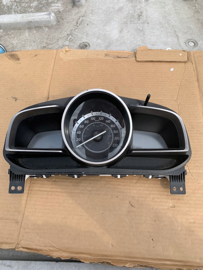 фото №1, Mazda cx3 счетчик приборы d09m55430