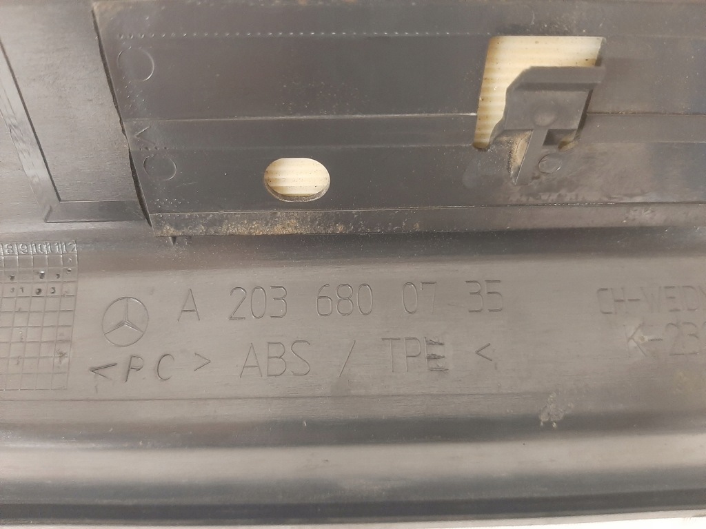 Mercedes w203 накладка порога  лівий передні  a2036800735 Ціна