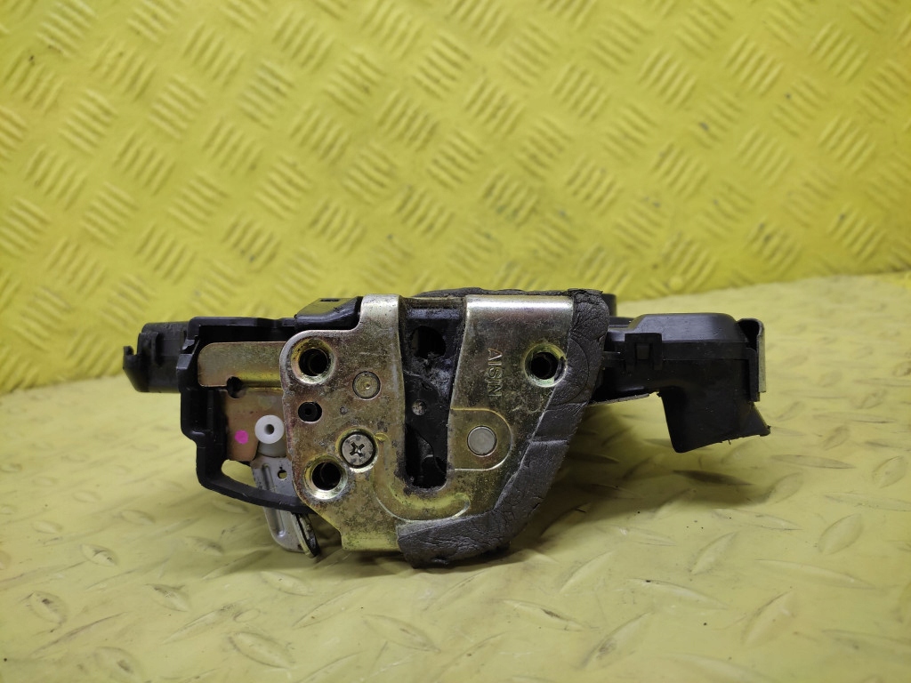 фото №5, Toyota avensis t25 замок двері правий перед