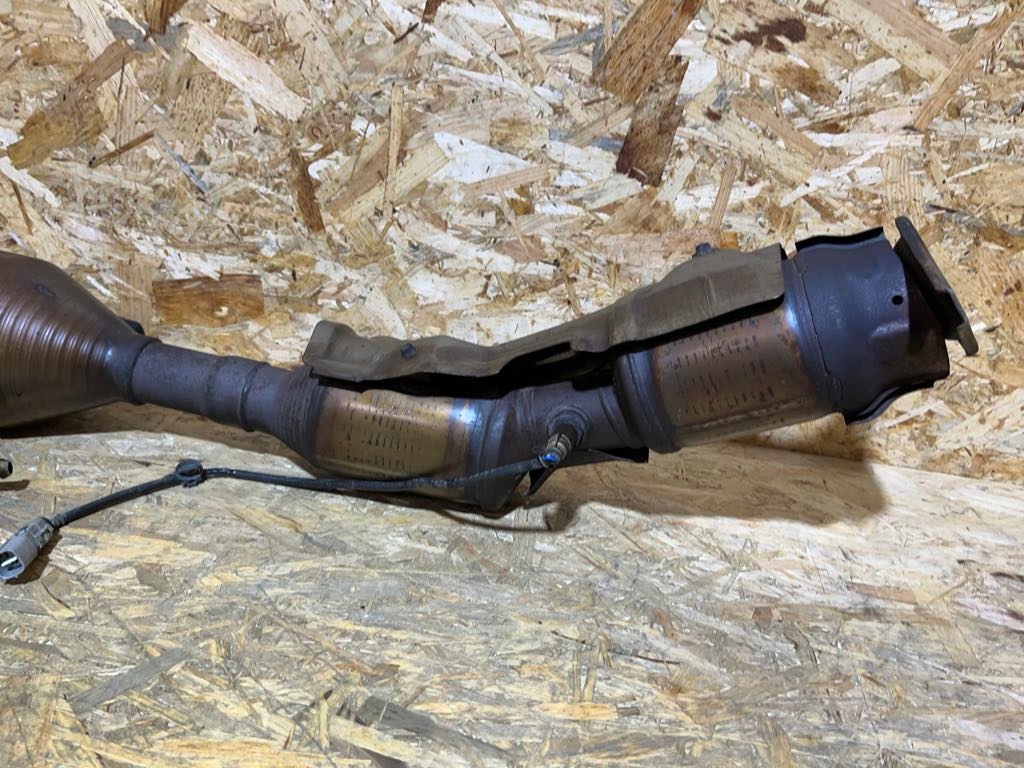 Каталізатор + датчик toyota 1.8 gp1 tc9 33717 оригінал демонтаж Оригінал