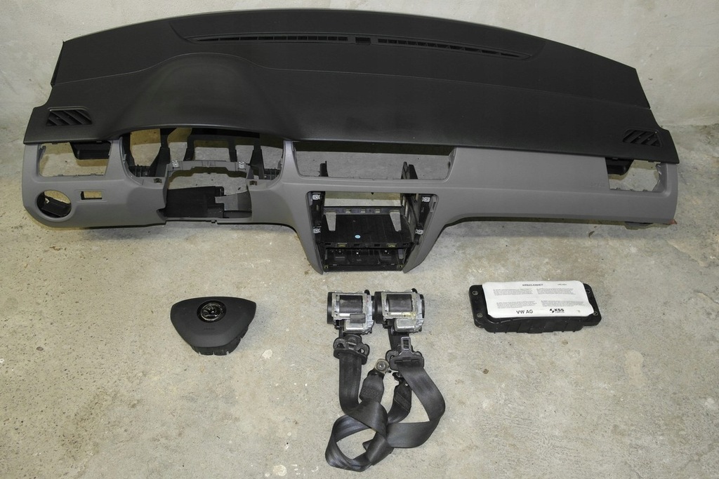 фото №1, Skoda rapid приборная панель консоль приборная панель pulpit подушка безопасности ремни полка pas