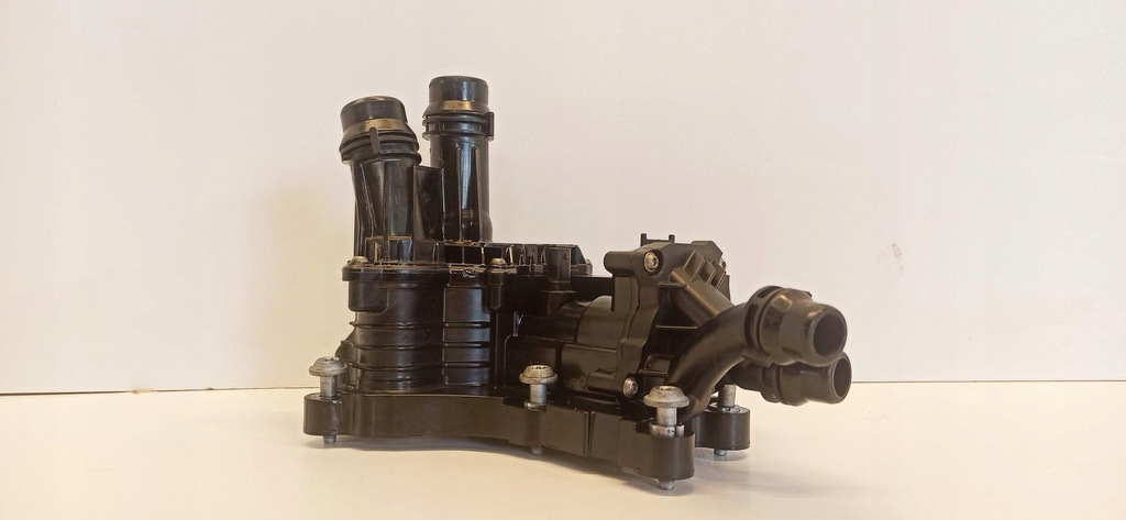 фото №1, Vw golf viii 8 hb корпус термостата 05l121111q