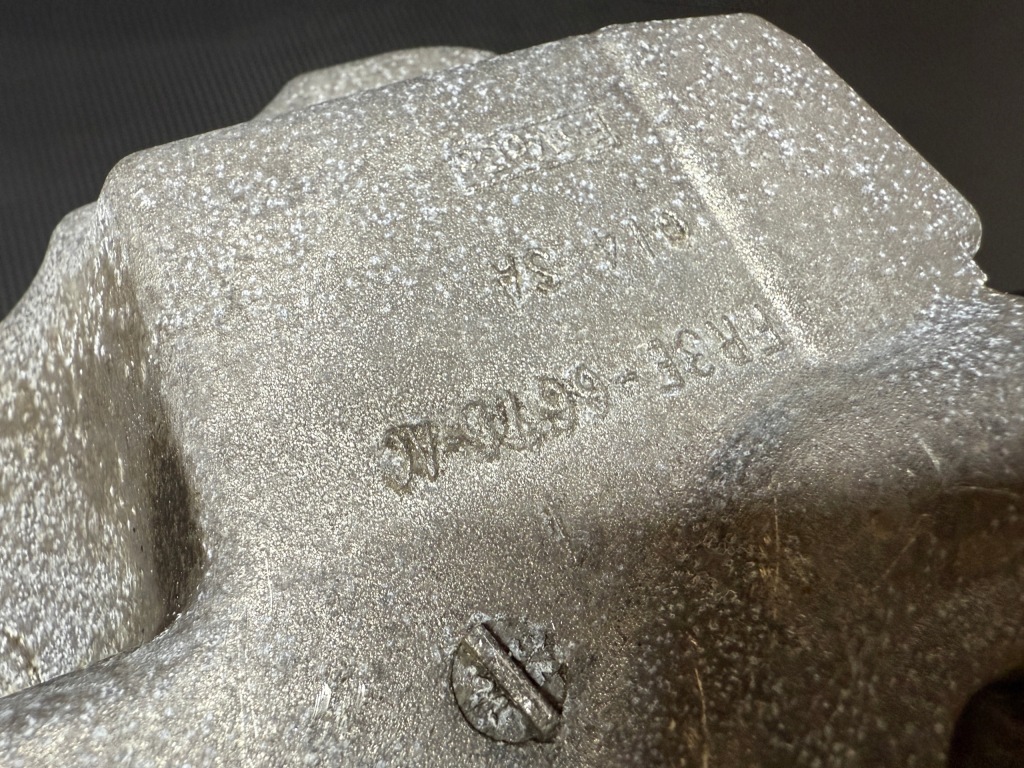 Поддон масляная повреждённая ford mustang mk6 2.3 fr3e6676ac Недорого