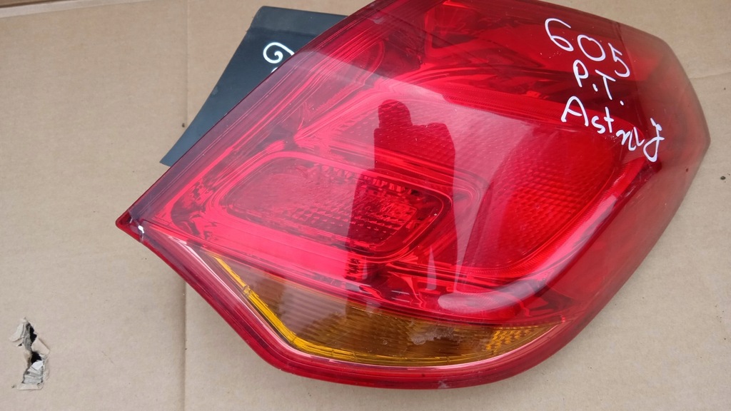 фото №3, Opel astra j hb лампа задня права