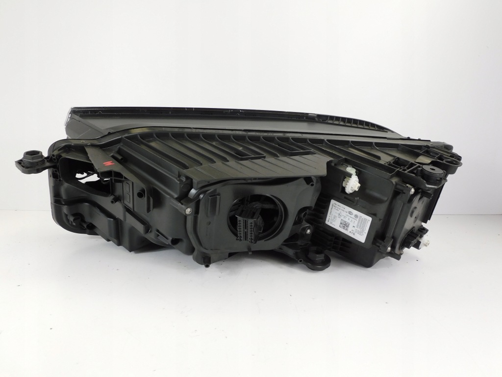 Лампа перед правая vw touareg 761 3 3 full led 18-23 761941114 cała хром в Украине