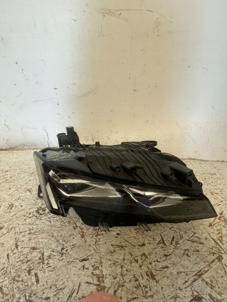 Купить Фара передняя правый  peugeot 308 matrix 98491148