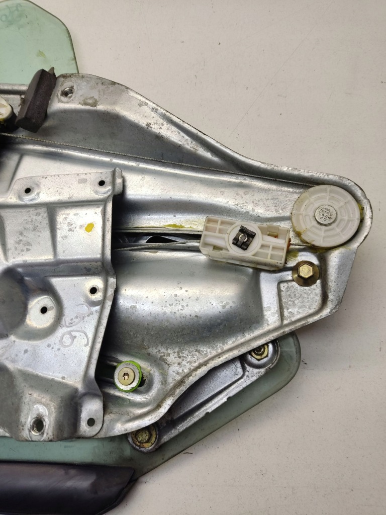 Bmw 3 e36 1995 підйомник скло задній 81199869 Ціна