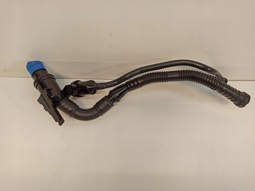 фото №1, Mercedes заливна горловина adblue w247 2.0 a2474700026