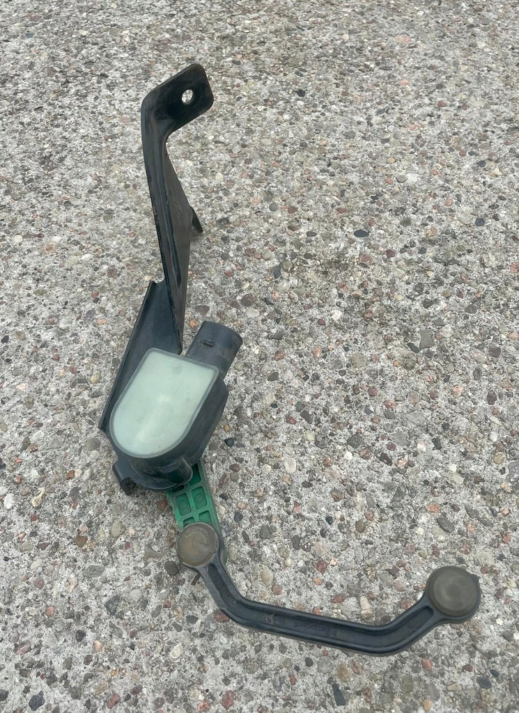 фото №6, Audi r8 420 4.2 2006- датчик вирівнювання світла кронштейн правий лівий задня