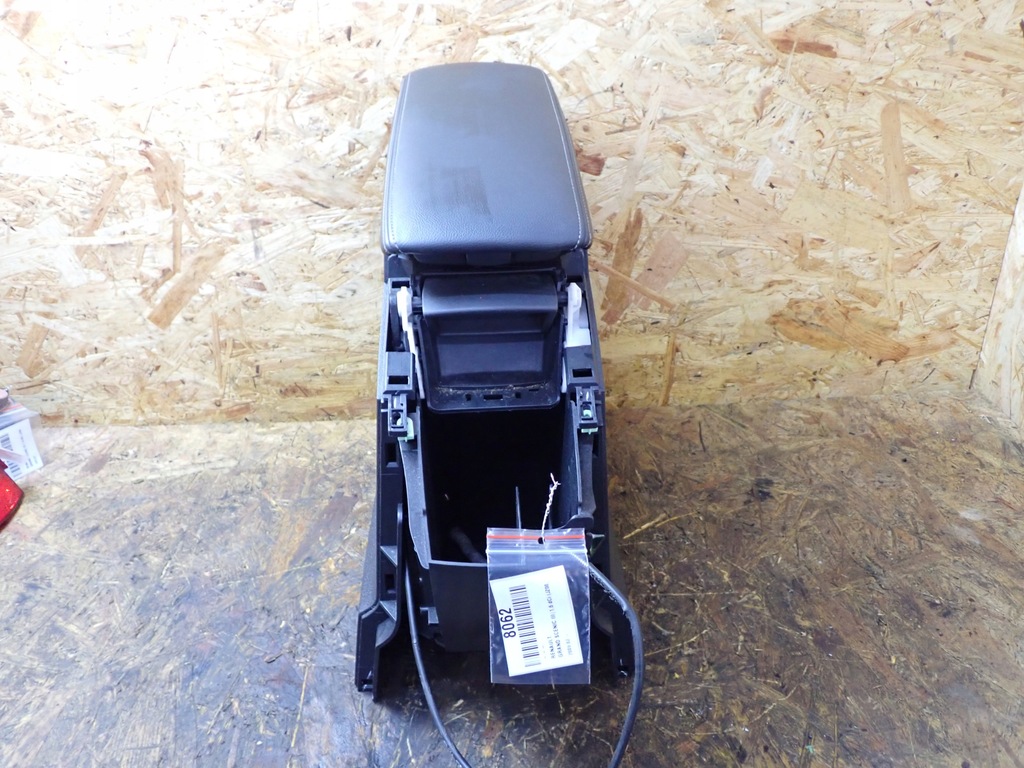 фото №1, Подлокотник туннель renault grand scenic iii 11r 1.6 dci 8062