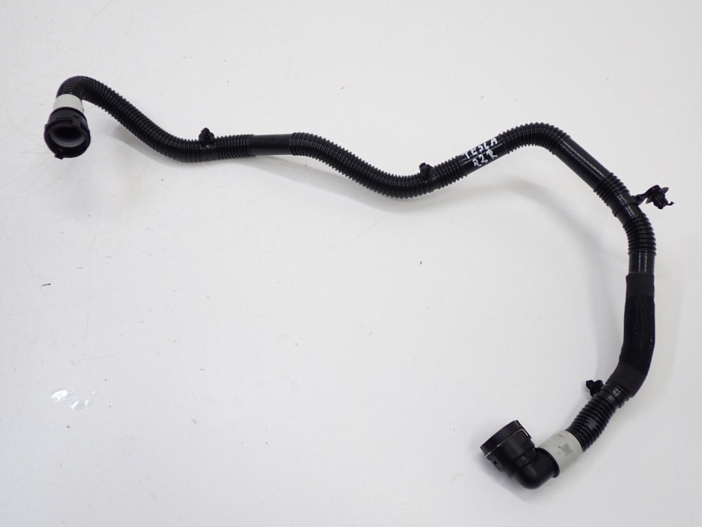 Купити Патрубок шланг трубка води 1077585-00-e tesla model y 3d3 3d6 22r