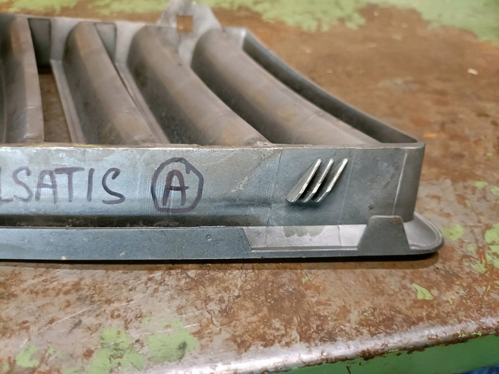 фото №6, Левая решётка решётка радиатора renault 8200096824