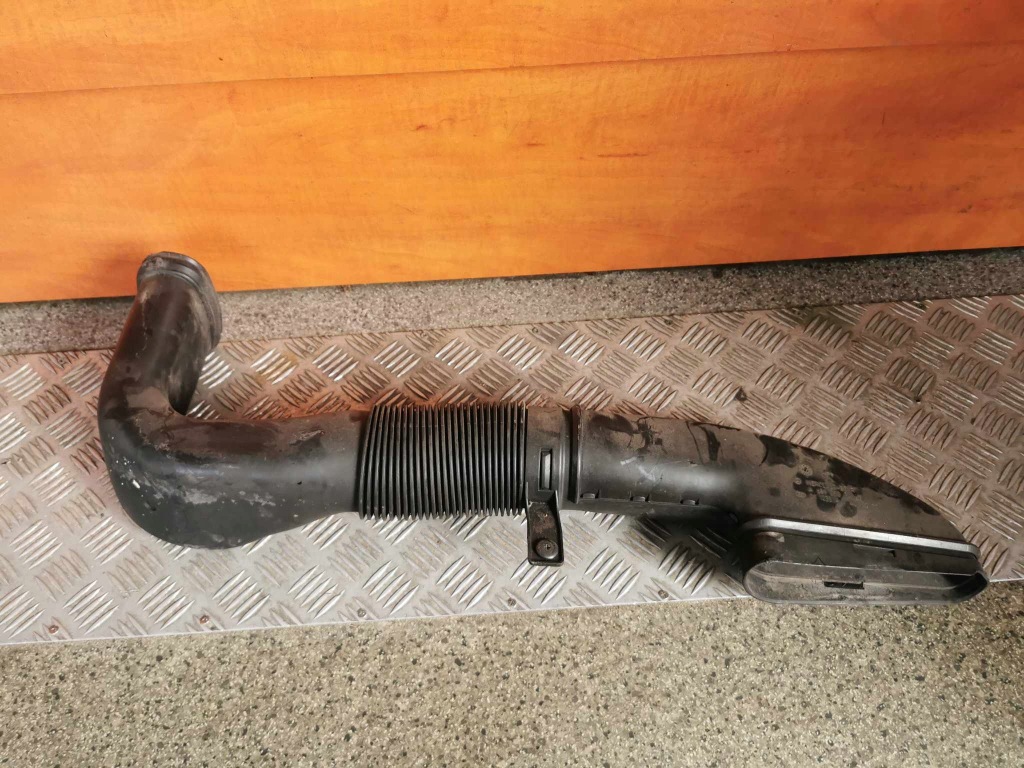 фото №1, Труба воздухозаборник воздуха mercedes оригинальный номер a6510903437