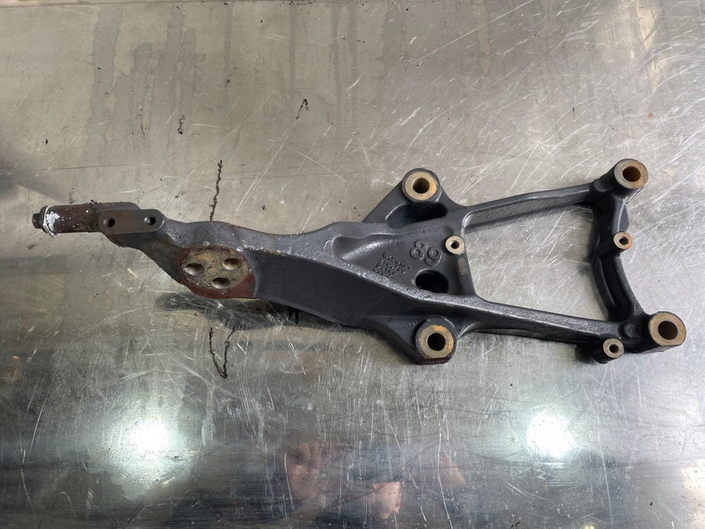 фото №1, Кронштейн кронштейн кронштейн двигателя scania r 730 v 8