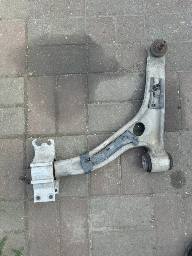 Купить Mercedes a 176 рычаг левый передний оригинал