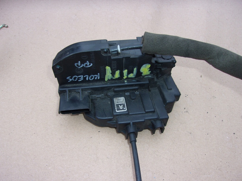 фото №1, Koleos i замок дверь правый перед 3 pin