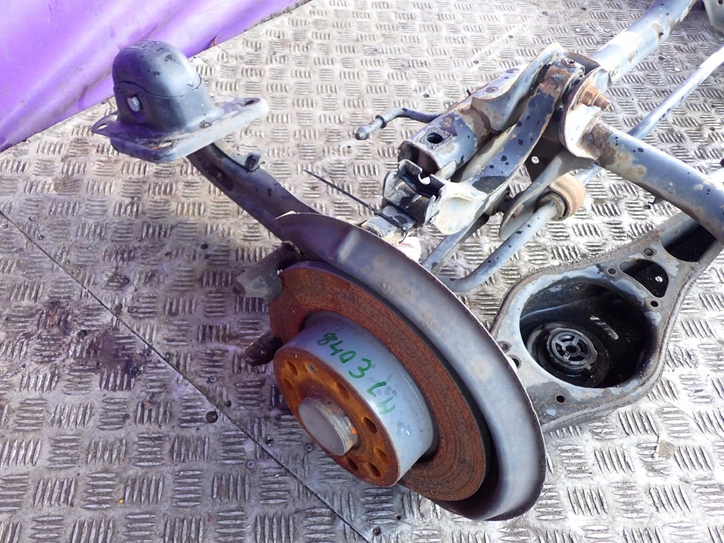 Vw golf v hb підрамник поперечина задні підвіска вісь  задня 1k0505315bf 1k0511305db в Україні