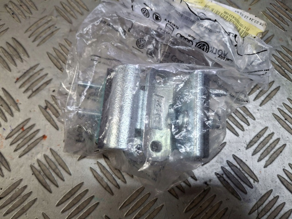 фото №1, Петлі кришки vw id.4 2020- nowe оригінальні