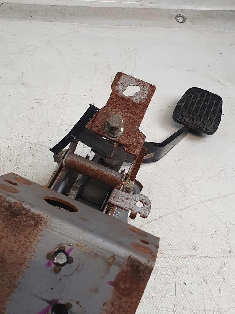 фото №11, Педаль тормоза mazda 6 i gg 02-05r.