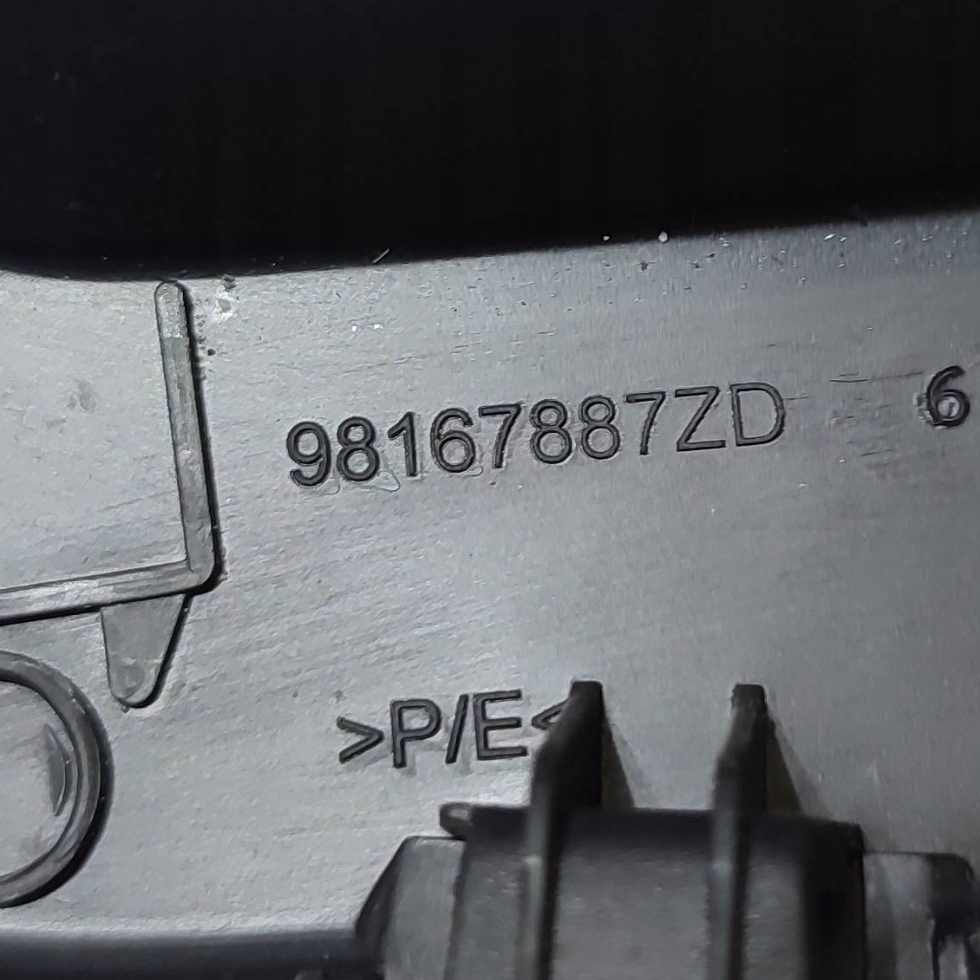 Накладка ручка задний  сторона левая peugeot rifter 98167887zd в Украине