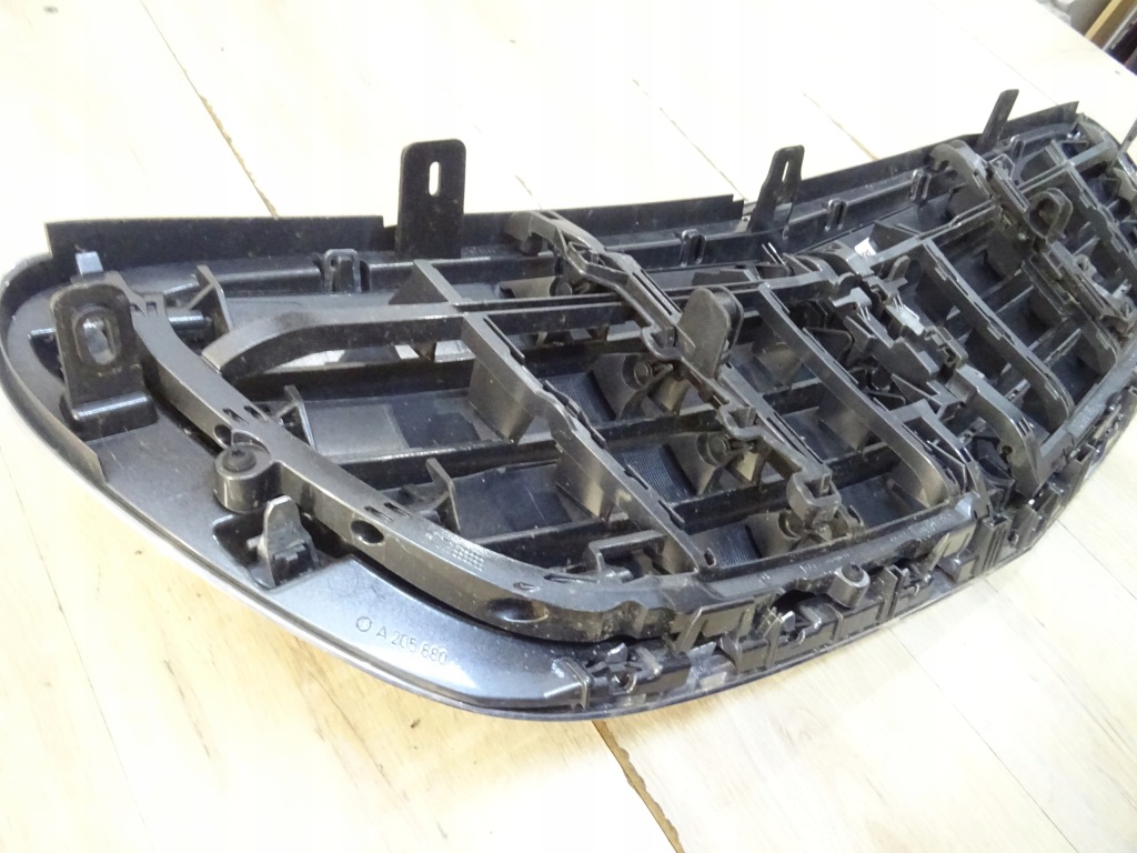 Купити Хром решітка  решітка радіатора mercedes w205 a2058801583 llu