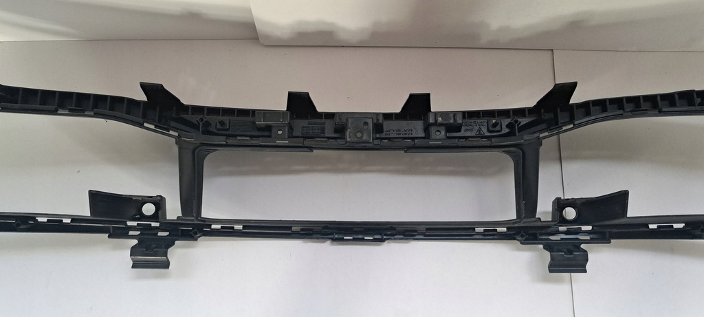 фото №9, Porsche taycan 9j1807683 решётка средняя бампера перед передняя