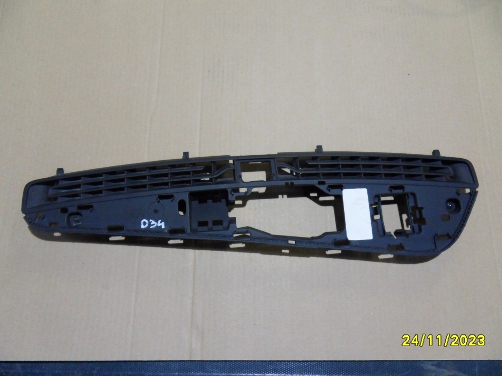 фото №1, Защита динамика консоли кронштейн audi a3 s3 8v 8v1819635c