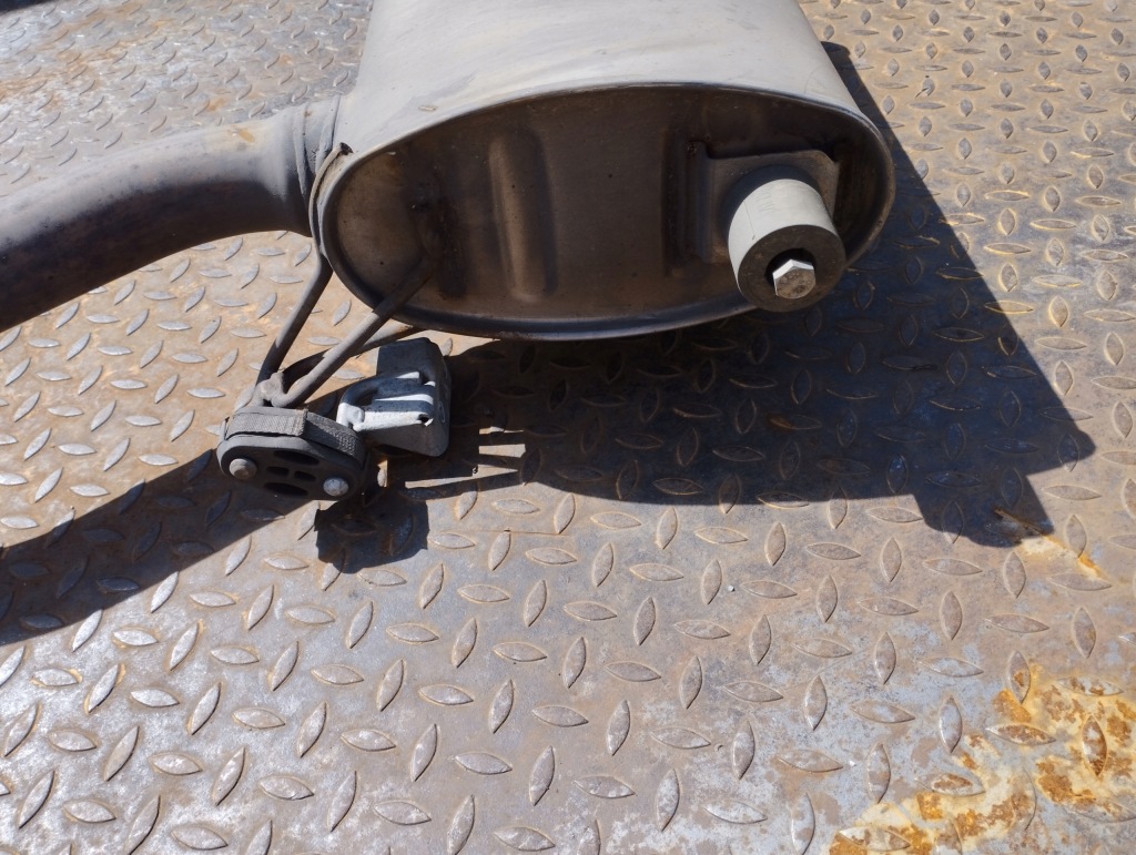 Bmw x4 f26 g01 гаситель выхлоп комплектный  8578304 в Украине